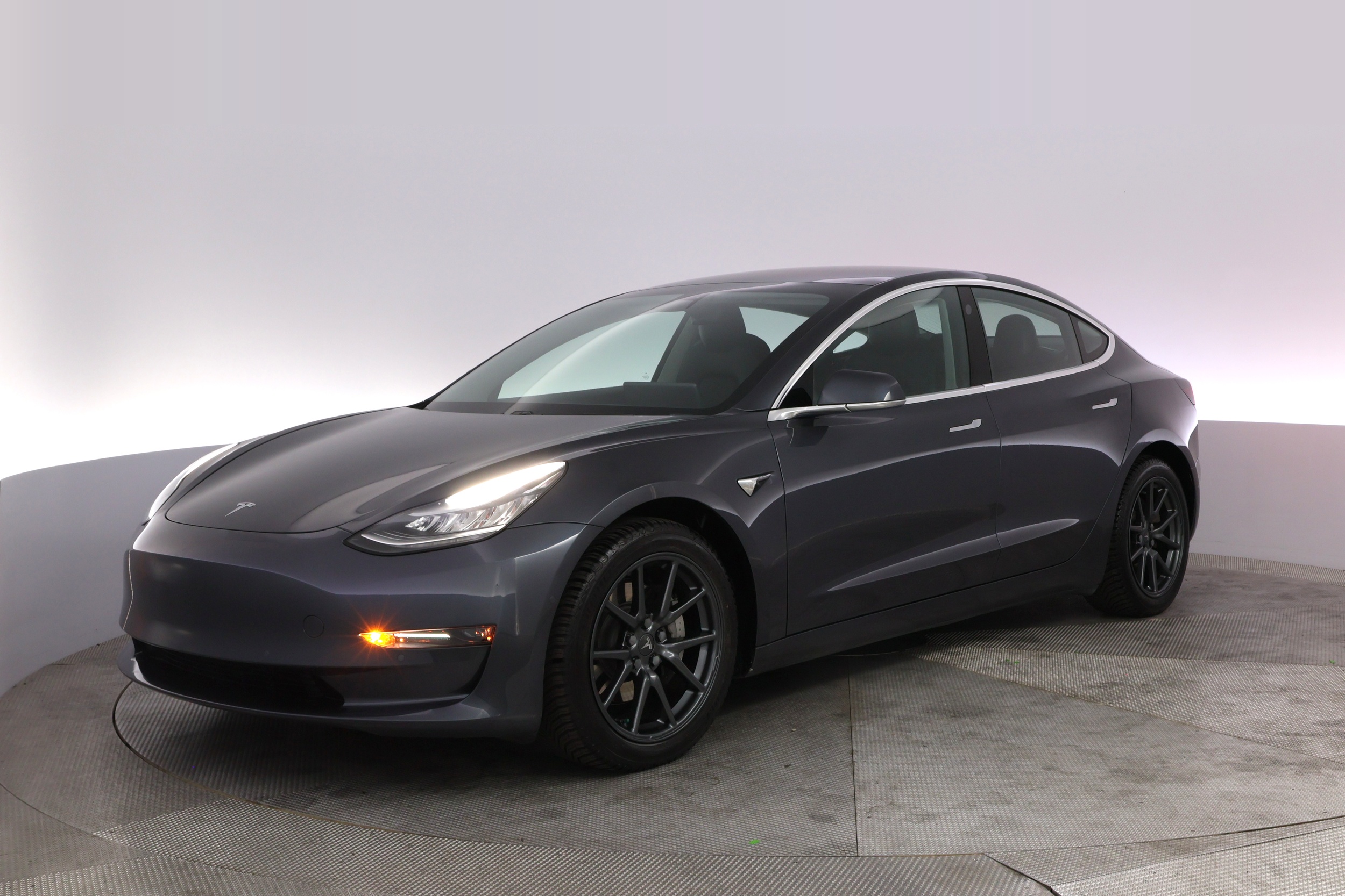 tesla model 3 2018 5YJ3E1EA2JF123758 image tesla model 3 2018 5YJ3E1EA2JF123758 image